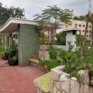  Habitación en casa particular Con Bano Compartido En Departamento Mid Century Modern Argentina