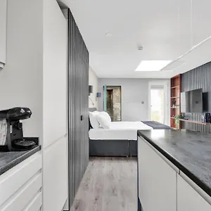 Skyline Apartment London