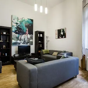 Family By Heroes' Square Apartment Budapest